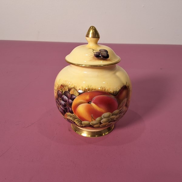 Lot 1044 - LIDDED VASE