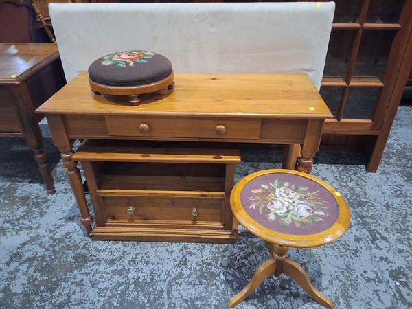 Lot 289 - FURNITURE LOT