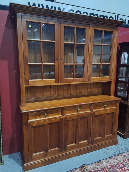 Lot 32 - KITCHEN DRESSER