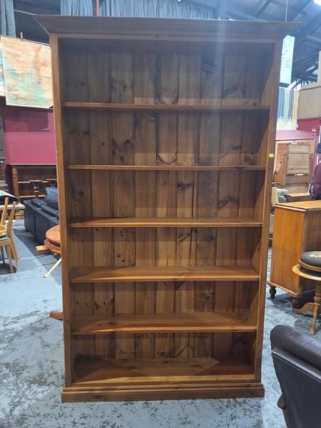 Lot 238 - BOOKSHELF