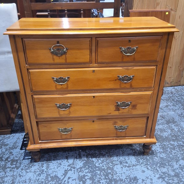 Lot 41 - CHEST OF DRAWERS