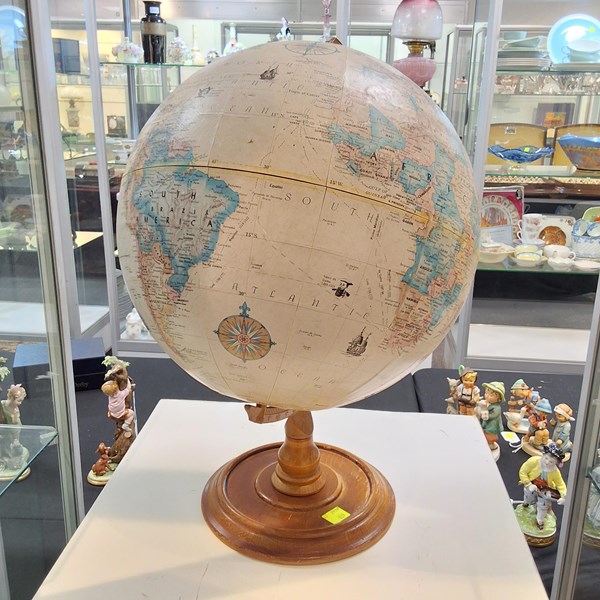 Lot 1379 - WORLD GLOBE