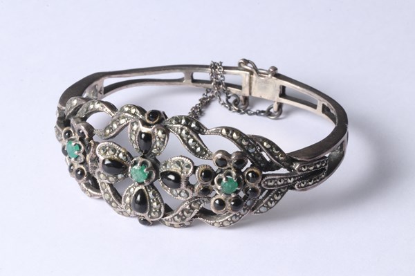 Lot 1023 - SILVER BANGLE