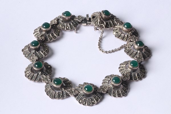 Lot 1018 - SILVER BRACELET