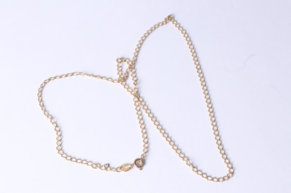 Lot 1040 - GOLD NECKLACE