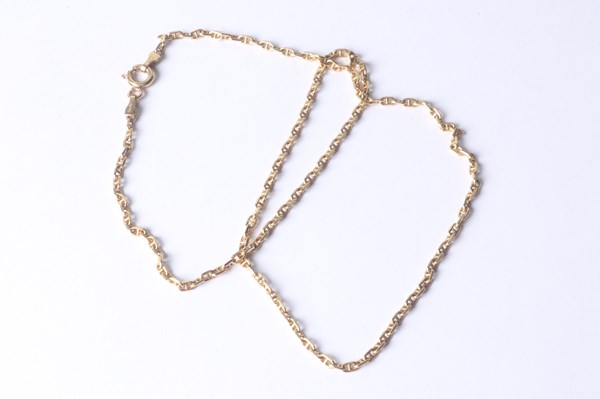 Lot 1057 - GOLD NECKLACE