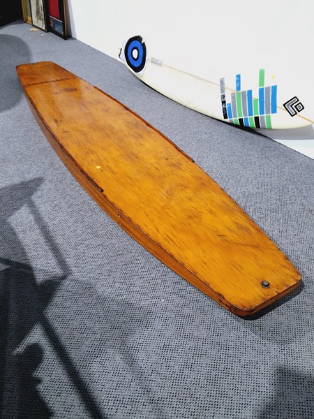 Lot 352 - SURFBOARD