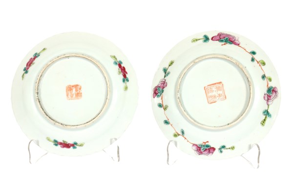 Lot 32 - PAIR OF FAMILLE ROSE PLATES