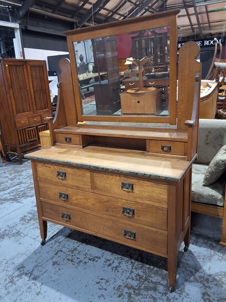 Lot 134 - DRESSER