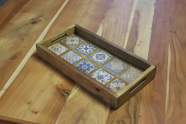 Lot 192 - TRAY