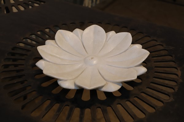 Lot 27 - MARBLE LOTUS PLATE