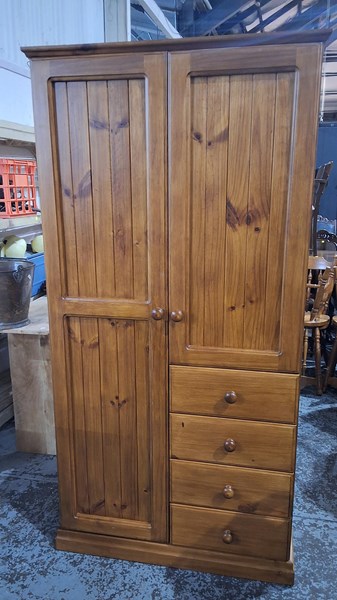 Lot 95 - PINE ROBE