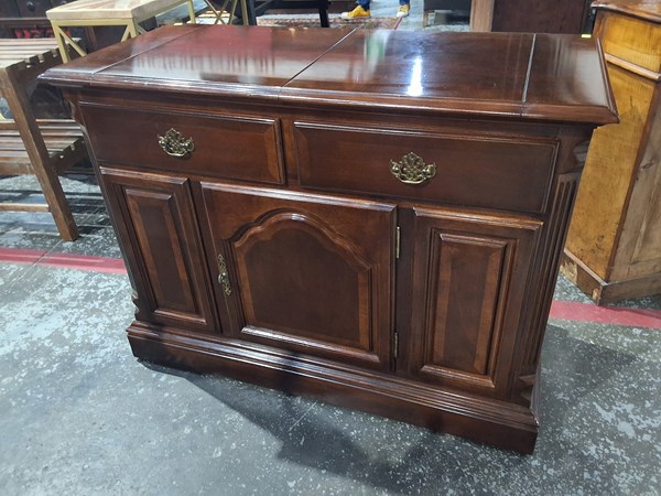 Lot 37 - SERVERY CONSOLE