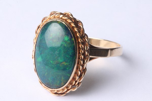 Lot 1043 - GOLD OPAL RING