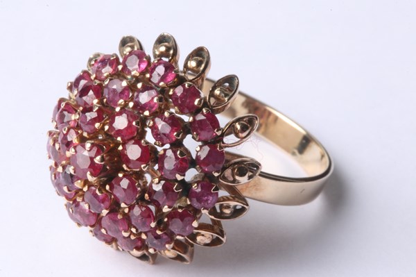 Lot 1012 - GOLD PRINCESS RING