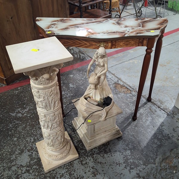 Lot 111 - TABLE & ORNAMENTS