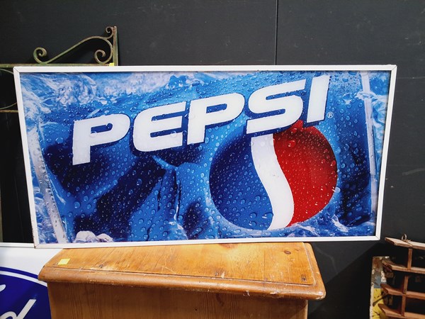 Lot 214 - PEPSI LIGHT BOX