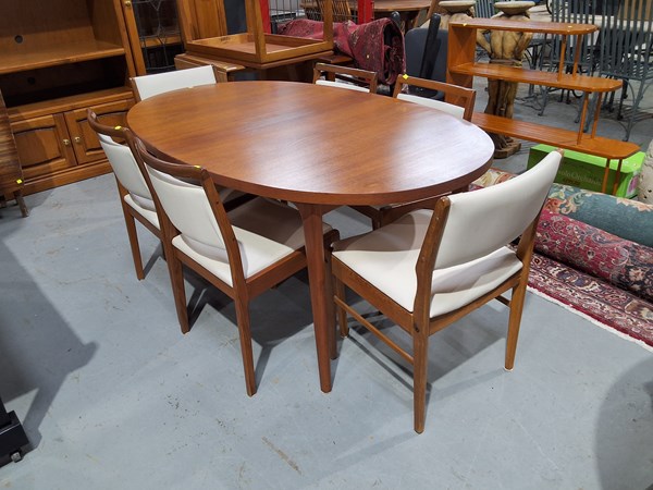 Lot 291 - DINING SUITE