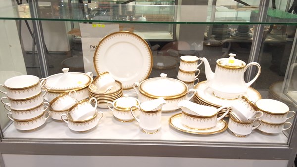 Lot 1172 - DINNER SERVICE