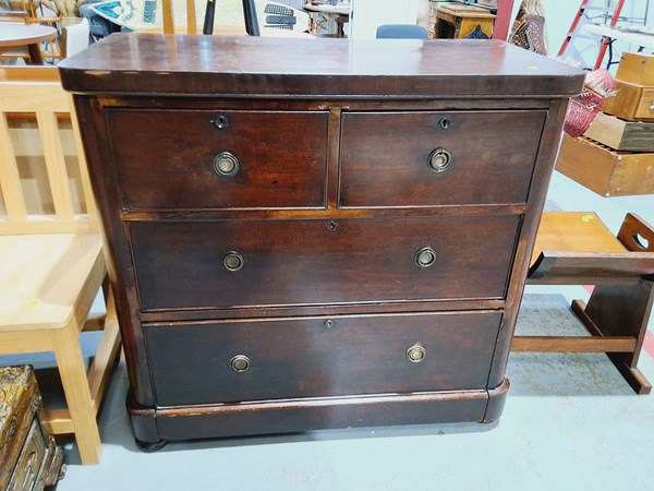 Lot 158 - CHEST OF DRAWERS