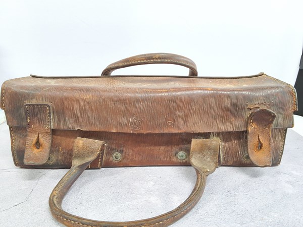 Lot 1227 - VINTAGE LEATHER SATCHEL