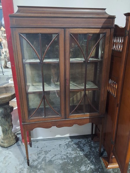 Lot 5 - CHINA CABINET