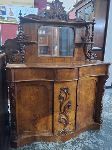 Lot 7 - CREDENZA