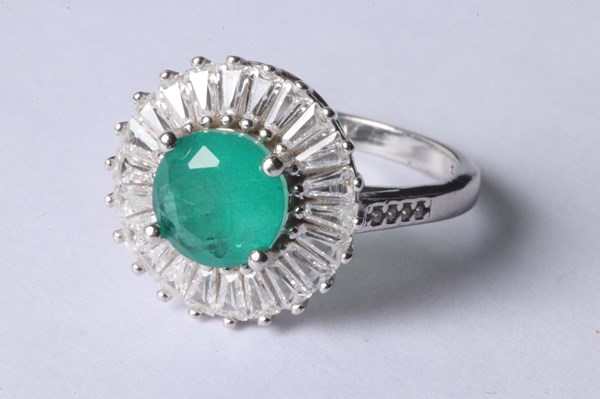 Lot 1029 - SILVER RING