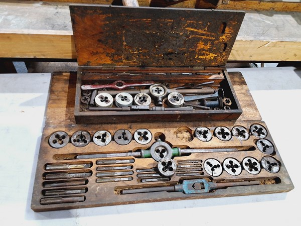 Lot 262 - TAP AND DIE SETS