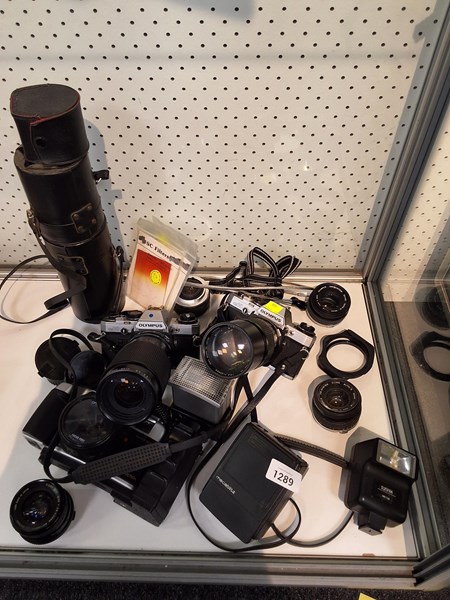 Lot 1289 - CAMERAS & EQUIPMENT