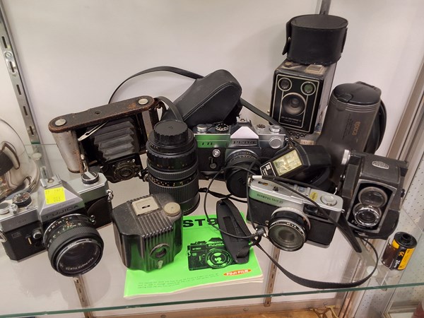 Lot 1294 - CAMERAS