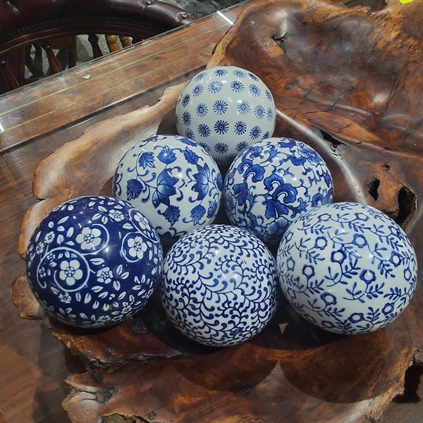 Lot 197 - PORCELAIN BALLS