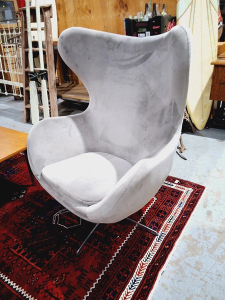 Lot 251 - EGG CHAIR