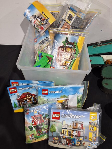 Lot 1398 - LEGO