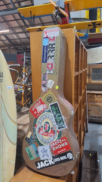 Lot 365 - GUITAR CASE