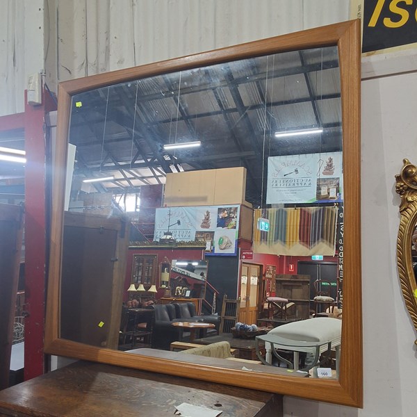 Lot 160 - WALL MIRROR