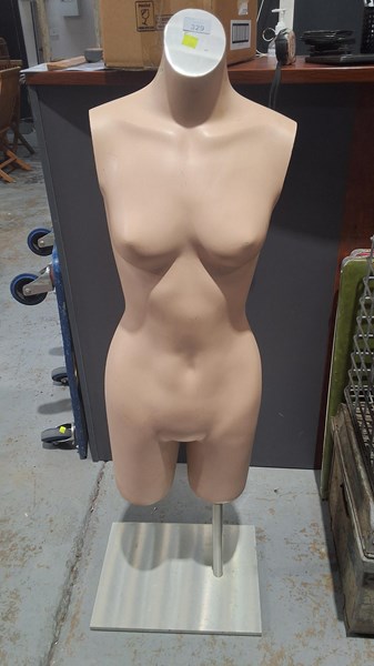 Lot 329 - SHOP MANNEQUIN