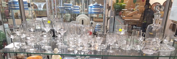 Lot 1327 - GLASSWARE