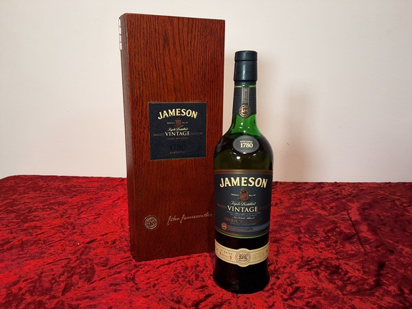 Lot 73 - JAMESON VINATGE RESERVE IRISH WHISKY