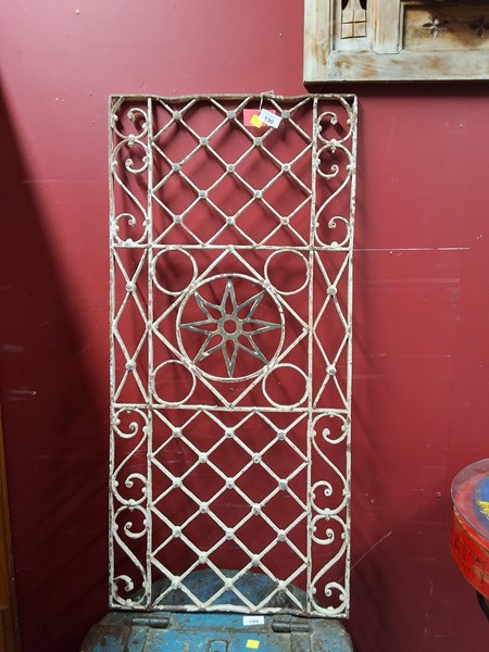 Lot 190 - IRON GRILL