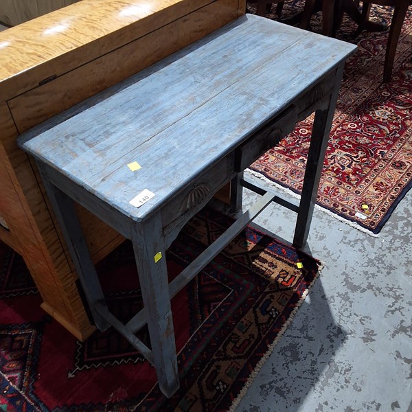 Lot 140 - TABLE