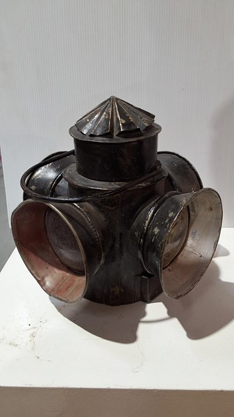 Lot 197 - RAIL LAMP