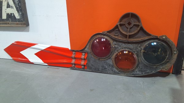 Lot 6 - RAILWAY SIGNAL