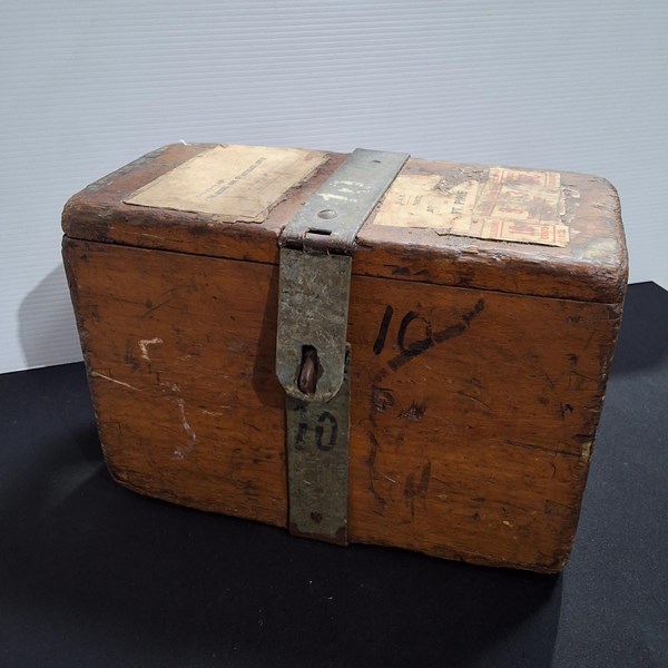 Lot 25 - LOCK BOX