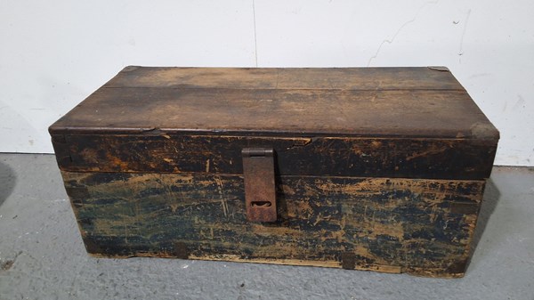 Lot 216 - TOOL TRUNK