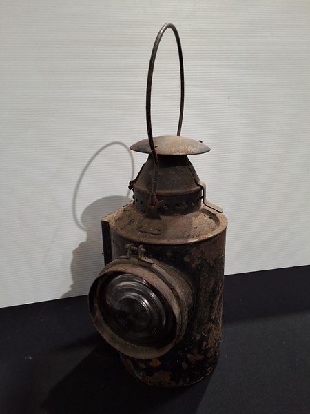 Lot 198 - SIGNAL LAMP