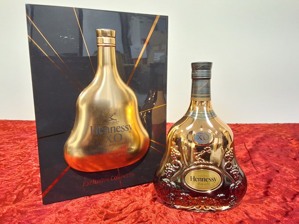 Lot 30 - HENNESSY XO COGNAC