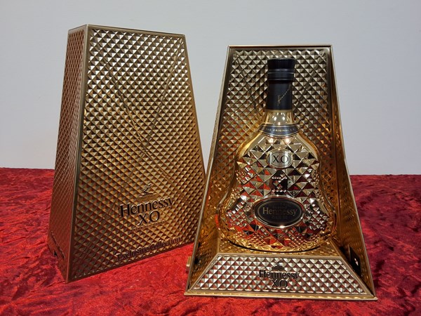 Lot 35 - HENNESSY XO COGNAC