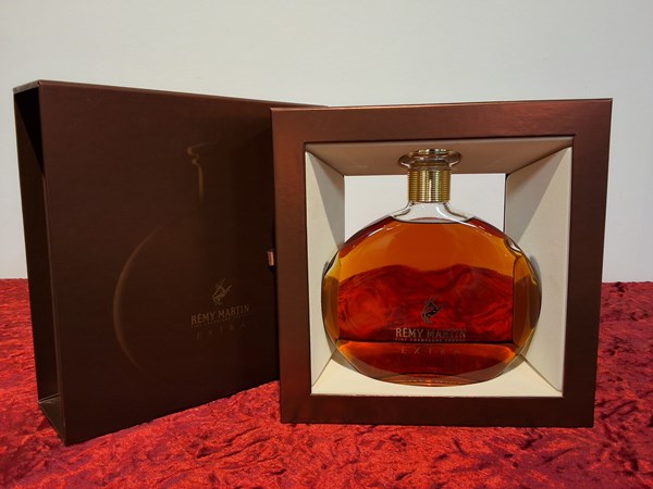 Lot 31 - REMY MARTIN EXTRA COGNAC