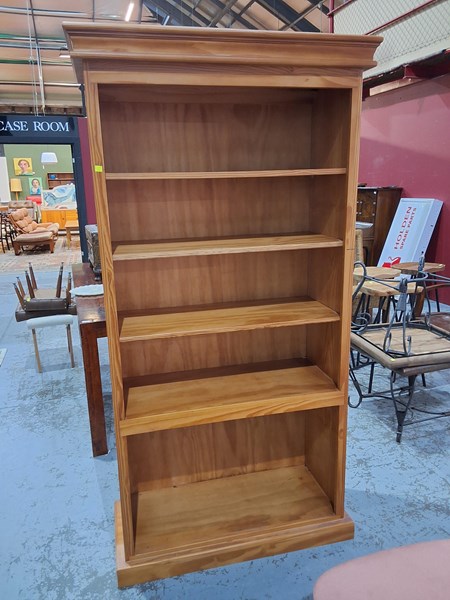 Lot 223 - BOOKSHELF